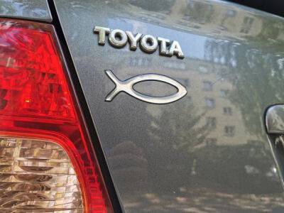 Что означает на авто знак рыбки - apostrophe.ua - Украина