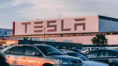Какой будет новая Tesla Roadster - auto.24tv.ua