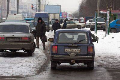 Автомобилистов нашей страны стали строже наказывать за езду по тротуарам и парковку на них - usedcars.ru - Москва - Санкт-Петербург