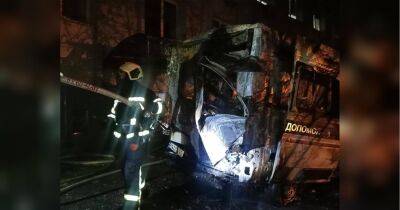 На территории Александровской больницы Киева взорвалась «скорая», погибла женщина (фото, видео) - fakty.ua - Киев - Украина