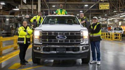 Ford объявил о начале отгрузки пикапов Super Duty нового поколения - autocentre.ua - штат Огайо - штат Кентукки