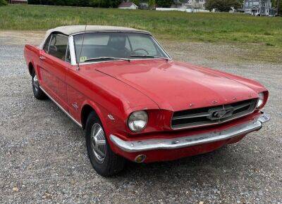 Один из первых Ford Mustang нашли в заброшенном гараже (фото) - autocentre.ua - Сша