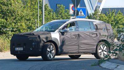Новый электрический кроссовер Hyundai Ioniq 7 вышел на дорожные тесты (фото) - autocentre.ua