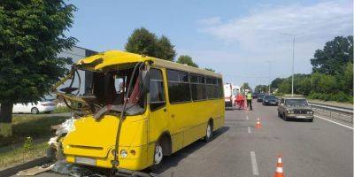 Масштабное ДТП в Виннице: столкнулись автобус и грузовик, пострадали 15 человек — фото - nv.ua - Украина - Винница