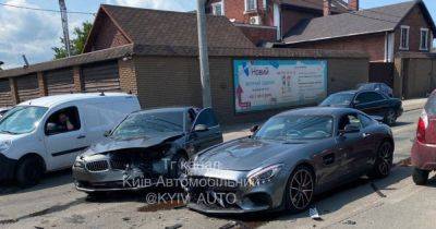 В Киеве разбили в ДТП эксклюзивный суперкар Mercedes стоимостью свыше $150 000 (фото) - focus.ua - Киев - Украина - Mercedes-Benz