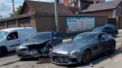 В Киеве разбили эксклюзивный Mercedes-AMG GT: фото - auto.24tv.ua - Киев - Mercedes-Benz