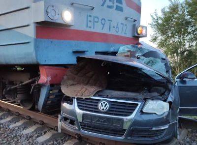В Черниговской области Volkswagen влетел под поезд: погибло три человека, среди них ребенок - autocentre.ua - Черниговская обл.