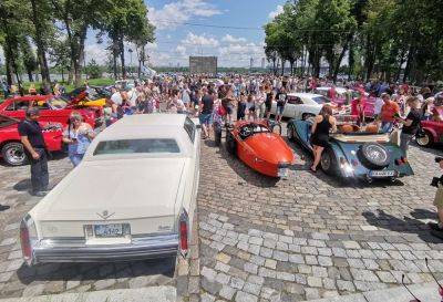 Ford 100 (100) - В Киеве прошла выставка классических автомобилей под эгидой Old Car Land - autocentre.ua - Киев - Украина - Cadillac