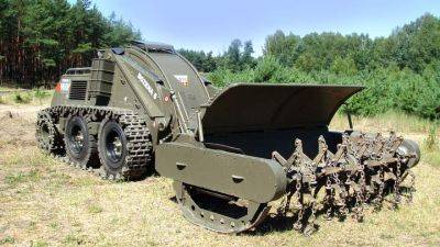 Беспилотная машина разминирования Bozena-5 очищает земли вблизи электростанций - auto.24tv.ua - Украина