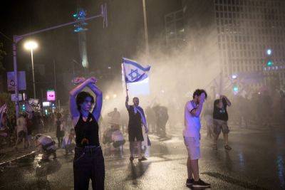 Ночь протеста: арестованы десятки, водометы и слезоточивый газ - news.israelinfo.co.il - Тель-Авив - Иерусалим