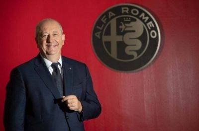 Покупці Alfa Romeo проти великих екранів у салонах авто - news.infocar.ua