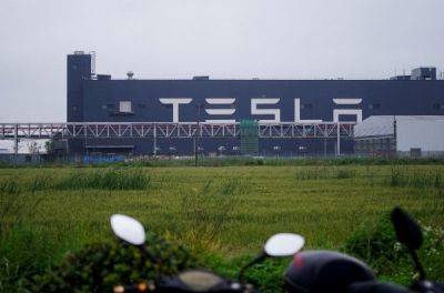 Tesla почала звільняти працівників з виробництва акумуляторів на заводі в Шанхаї - news.infocar.ua