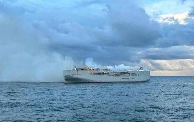 У побережья Нидерландов горит судно с 3000 автомобилей на борту (фото и видео) - autocentre.ua - Германия - Голландия - Египет