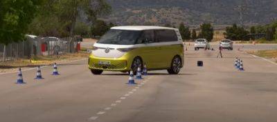 Электрический минивэн Volkswagen ID. Buzz проверили на маневренность (видео) - autocentre.ua