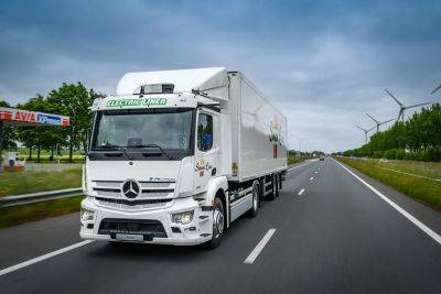 Покупателю доставлен первый седельный тягач eActros - autocentre.ua - Голландия - Mercedes-Benz