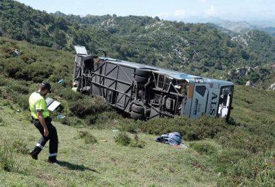 В Испании автобус упал со склона: более 40 человек пострадали - unn.com.ua - Киев - Украина - Испания - Молдавия