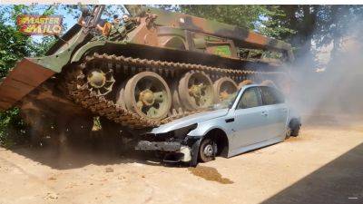 BMW M5 переехали танком: видео - auto.24tv.ua