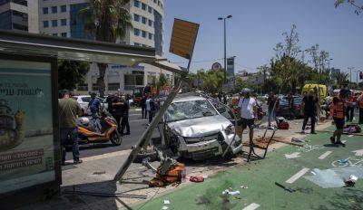 В Тель-Авиве восемь человек ранены в результате нападения преступника. Он направил автомобиль на прохожих - rus.delfi.lv - Израиль - Тель-Авив - Латвия - Палестина - Иерусалим