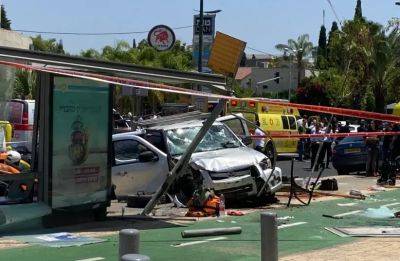 Теракт в Израиле - 4 июля водитель влетел в толпу на авто и ранил ножом 8 человек – фото - apostrophe.ua - Украина - Израиль - Тель-Авив