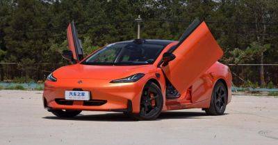 Двери как у Lamborghini и автопилот: в Китае показали дешевого конкурента Tesla (фото) - focus.ua - Украина - Китай