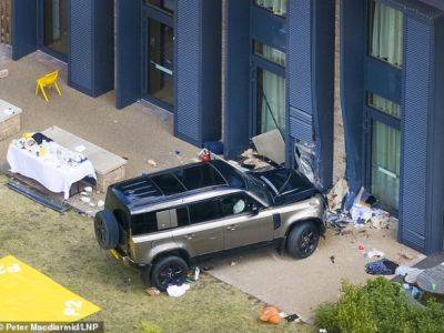 В Лондоне авто врезалось в школу: погибла 8-летняя девочка - unn.com.ua - Киев - Украина - Англия - Лондон - Тель-Авив
