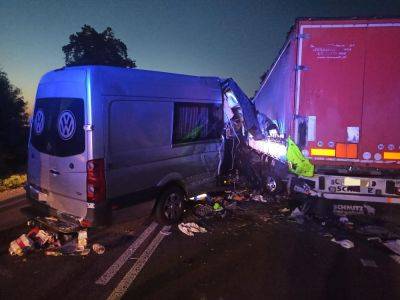 ДТП в Польше 9 июля – автобус с украинцами врезался в грузовик, есть погибшая и раненые - apostrophe.ua - Украина - Польша