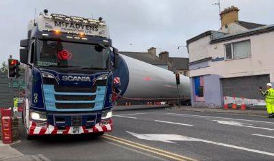 Как 770-cильный тягач Scania перевез негабаритный груз по городу - autocentre.ua - Ирландия