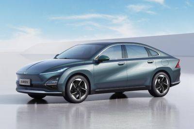 GM и SAIC показали седан в стиле Hyundai Sonata - kolesa.ru - Китай