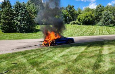 В США на шоссе сгорел редкий суперкар McLaren (фото) - autocentre.ua - Сша - штат Мичиган