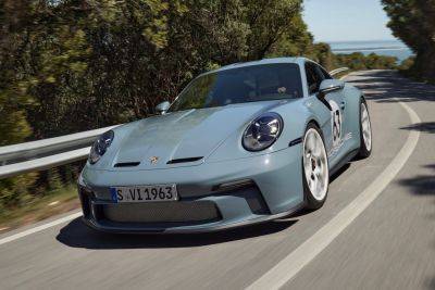 Porsche 911 S/T: юбилейная и самая лёгкая версия в гамме c мотором от GT3 RS - kolesa.ru