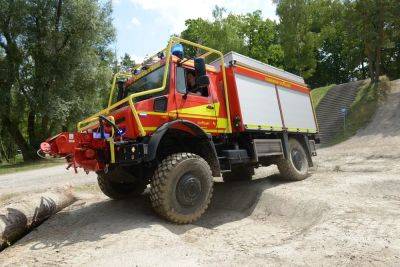 Для борьбы с лесными пожарами изготовлены специальные автомобили Unimog - autocentre.ua - Германия - Mercedes-Benz