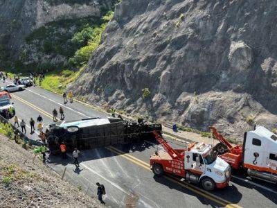 В Мексике автобус столкнулся с грузовиком: 16 погибших и 36 раненых - unn.com.ua - Киев - Украина - Мексика