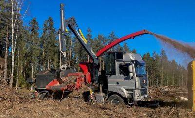 Вездеходное шасси Tatra оснастили измельчителем древесины - autocentre.ua - Швеция