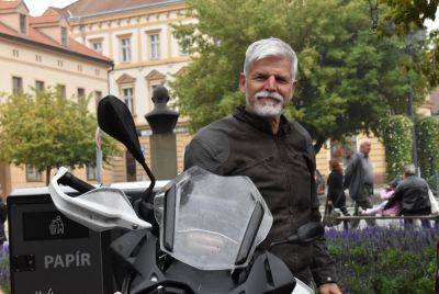Президент Чехии попал в скандал из-за нарушения ПДД на мотоцикле (видео) - autocentre.ua - Чехия