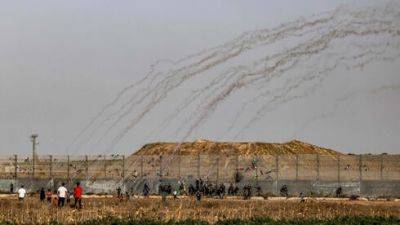 Беспорядки на границе Газы с Израилем: ЦАХАЛ использует слезоточивый газ - vesty.co.il - Израиль
