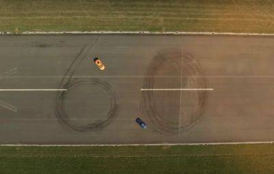 Пара суперкаров McLaren Artura отметила 60-летие марки эффектным дрифтом (видео) - autocentre.ua