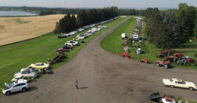 Раритеты на ферме: обнаружена огромная заброшенная коллекция авто (фото) - focus.ua - Украина - Канада - Франция