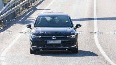 Volkswagen вывел на тесты электрический Golf почти без камуфляжа (фото) - autocentre.ua