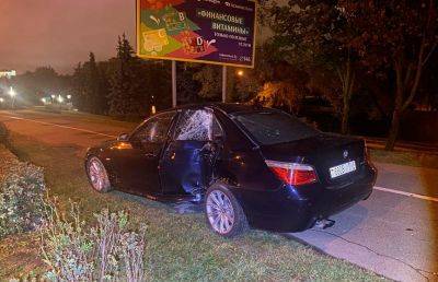В Минске BMW ушел в неуправляемый занос и врезался в осветительную мачту - ont.by - Белоруссия - Минск