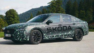 Появились первые шпионские фото нового Skoda Superb - auto.24tv.ua