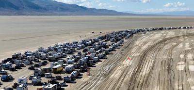 Участники Burning Man застряли в гигантской пробке в пустыне (видео) - autocentre.ua - Сша - штат Невада