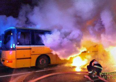 В Чехии во время движения загорелся рейсовый автобус. Водитель был пьян - vinegret.cz - Чехия
