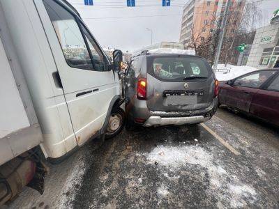 В Твери водитель «ГАЗели» повредил Hyundai и Duster, есть пострадавший - afanasy.biz - Тверь - Тверская обл.