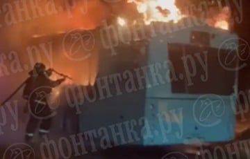 В Санкт-Петербурге сгорел очередной автобус МАЗ - charter97.org - Россия - Белоруссия - Санкт-Петербург