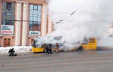 Белорусский автобус МАЗ сгорел в российском Ижевске - charter97.org - Россия - Белоруссия - Санкт-Петербург - Ижевск