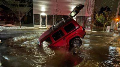 Jeep Patriot провалился под воду у центре Ванкувера - autocentre.ua - Канада