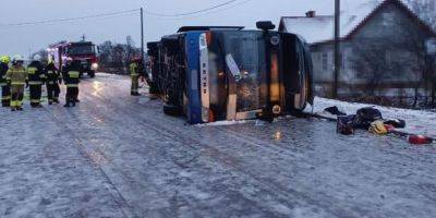 Олег Николенко - МИД: В Польше перевернулся автобус с украинцами, пострадали 20 человек - nv.ua - Украина - Польша