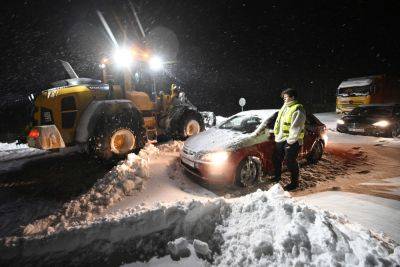 Снегопад в Швеции – заблокировано тысяча авто на трассах – фото - apostrophe.ua - Украина - Швеция