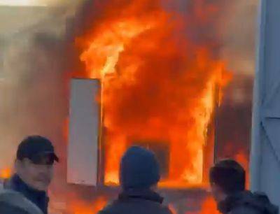 В Зангиатинском районе Ташкента загорелся грузовик. Видео - podrobno.uz - Узбекистан - Ташкент