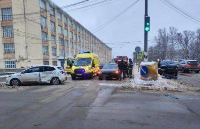 В Твери человек пострадал в массовом ДТП на перекрестке - afanasy.biz - Россия - Тверь